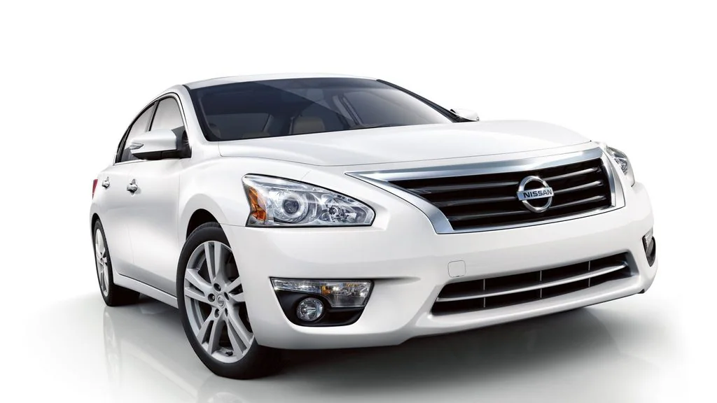 Nissan Altima 2011 white
